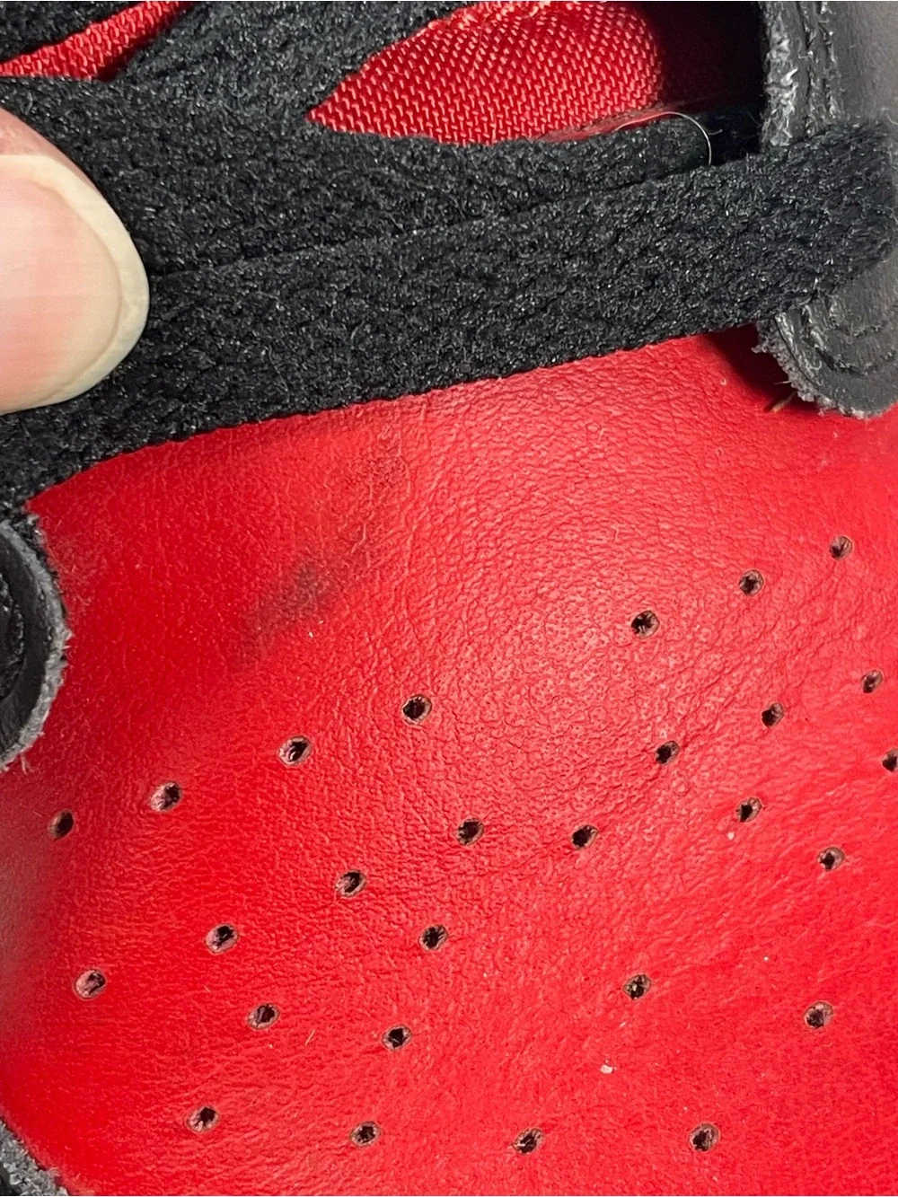 Nike Air Jordan 1 Mid GS 'Bred Toe' 2022 (554725-079) - Size 5.5Y / Women's 7